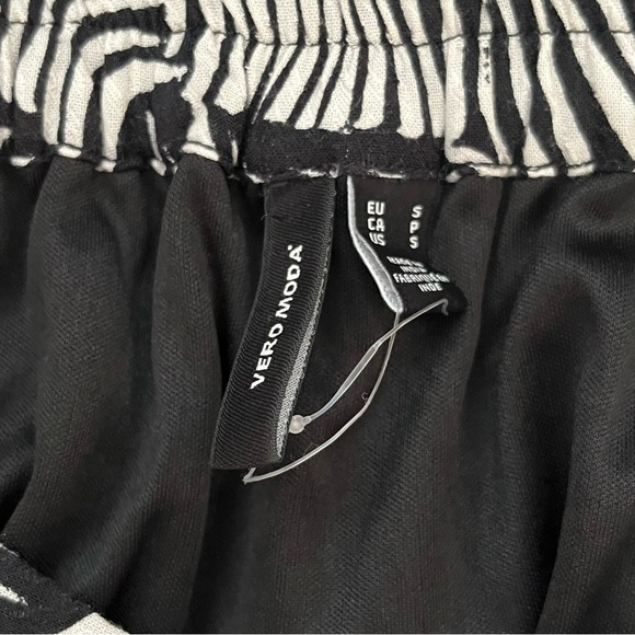 Vero Moda Zebra Patterned Skirt-Elastic Waist-Black/White-Women’s S/Small-Casual - Picture 7 of 10
